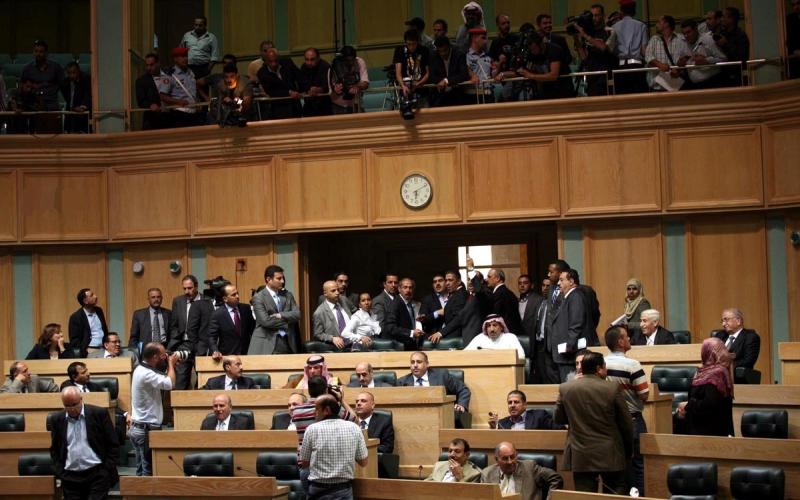 النسور: 2% يدفعون ضريبة دخل... وجلسة النواب تفقد نصابها