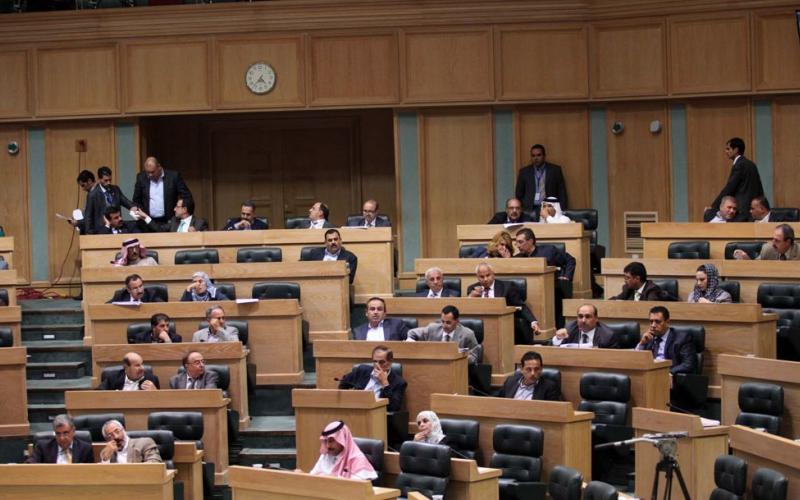 جدل نيابي حول شمول بيع العقارات في "ضريبة الدخل"