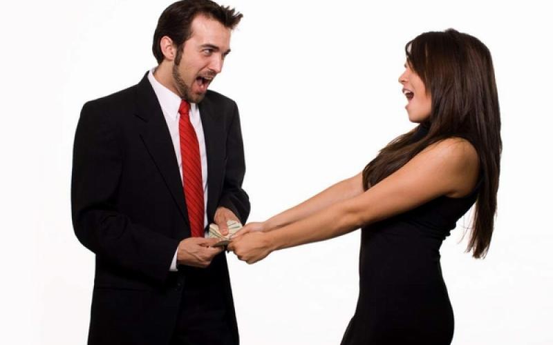 راتب الزوجة حين يتحول إلى نقمة !