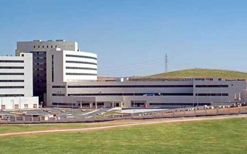 عشية افتتاحه.. غياب المواصلات ينذر بمعاناة لمرضى ومراجعي مستشفى الزرقاء الجديد