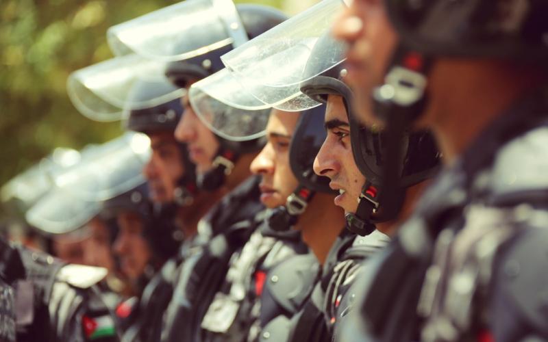 مخاوف من التضييق على الحريات بعد اعتقال 13 ناشطاً