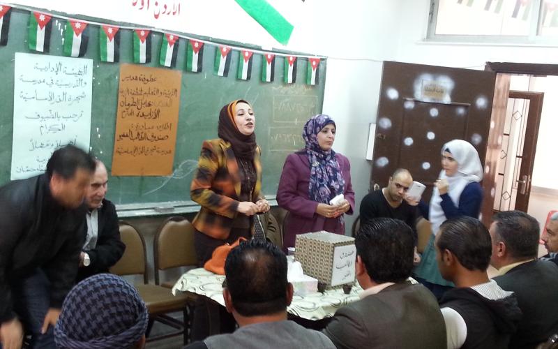 حملة لتوفير ملابس باسعار مخفضة للطالبات الفقيرات بمدرسة شجرة الدر