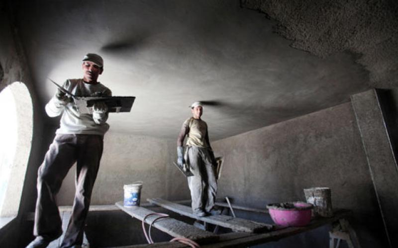 ممارسة اللاجئين السوريين لمهنهم محاطة بقيود القوانين