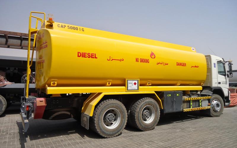 صهاريج محروقات تبيع الهواء