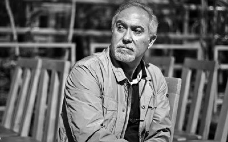 طاهر رياض لـ عمان نت : تجربة جديدة في ديواني الجديد، ومتردد في نشر كتاب عن محمود درويش