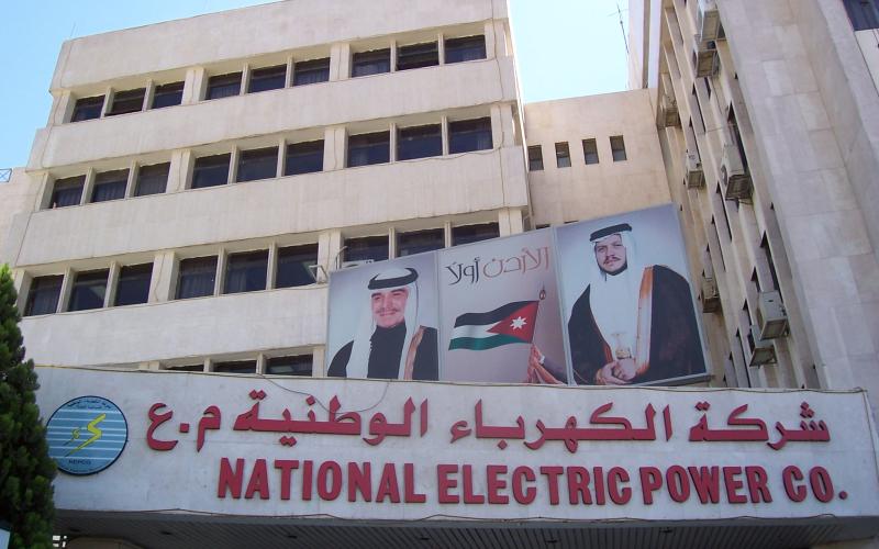 وساطة نيابية تنهي إضراب عمّال الكهرباء 