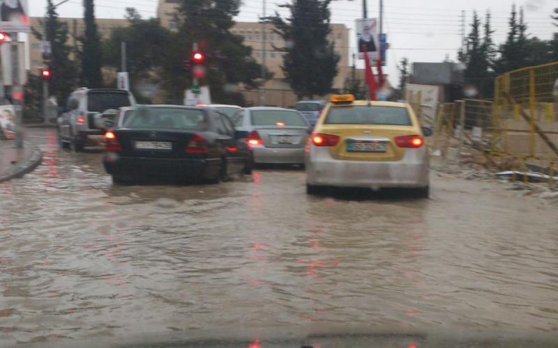 الأمانة: الكوادر في الميدان ومناهل التصريف تعمل بكفائة