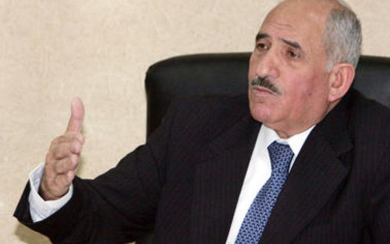 الذنيبات يوعز بالتحقيق في مشاركة طلبة بزيارات ترفيهية خارج البلاد