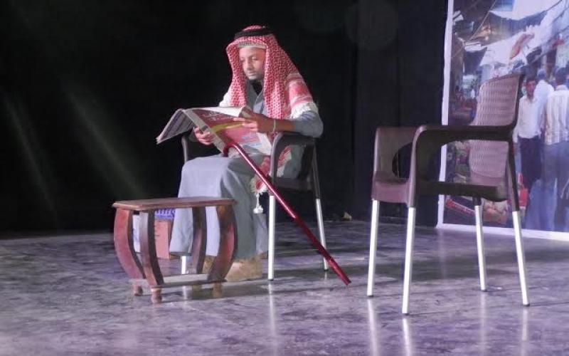 مشهد لطفل سوري من مسرحية "رسالة من مخيم الزعتري" / تصوير أغيد محمد