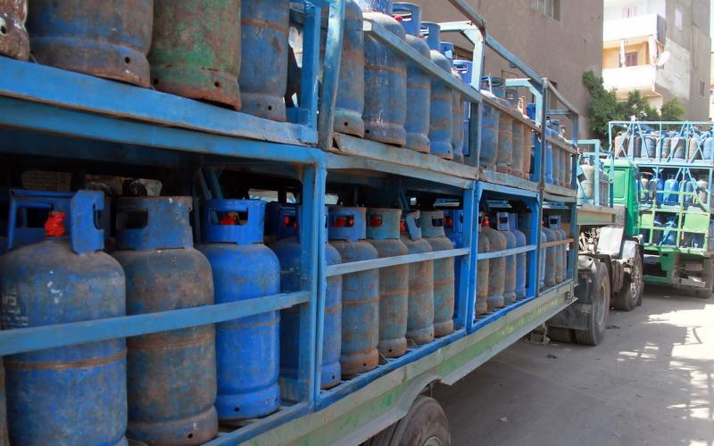وعود حكومية بتخفيض سعر اسطوانة الغاز إلى 9 دنانير