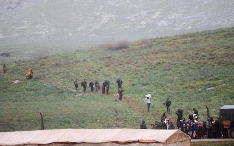 قوات حرس الحدود تستقبل 110 لاجئين سوريين