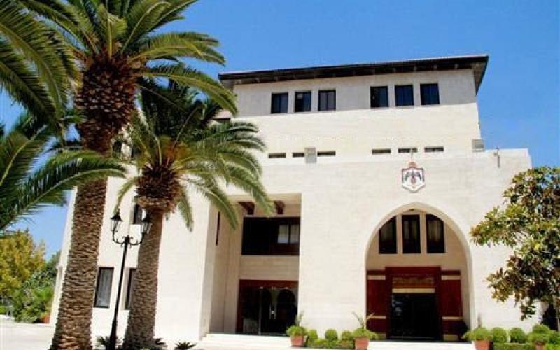 القرنة: الحكومة ستقترض 6 مليار دينار لتسديد ديونها