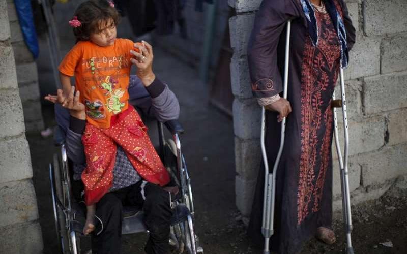 ذوو الاحتياجات في "الزعتري"... بين نقص الخدمات والدخلاء على المهنة