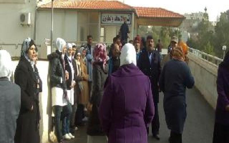 مسلحون بهراوات ينشرون الهلع في مستشفى الحسين بالسلط