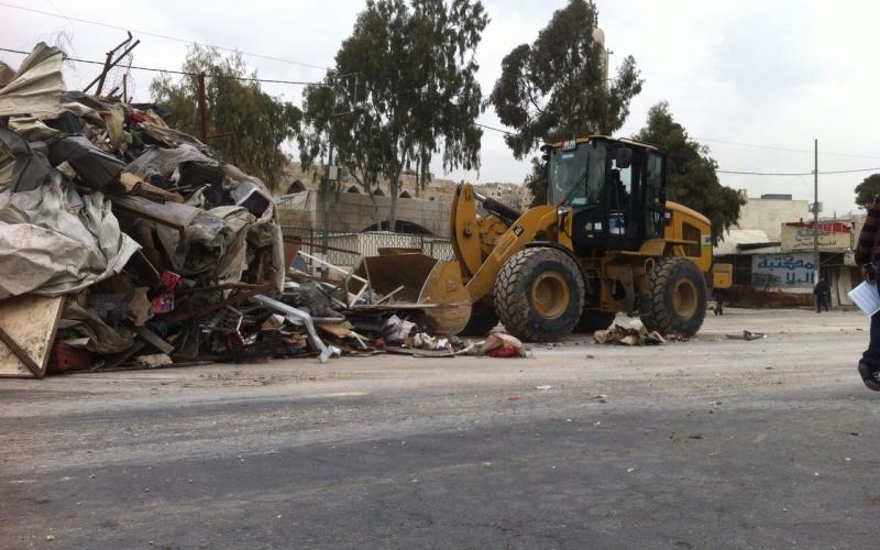 الأمانة تزيل البسطات والأكشاك المخالفة في"المحطة"