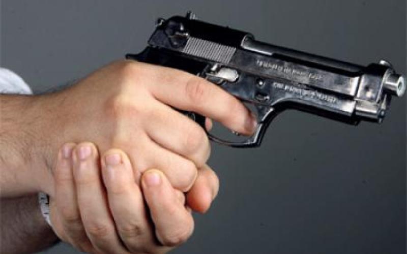 ضغوط عشائرية على معلم لإسقاط حقه الشخصي عن معتدين