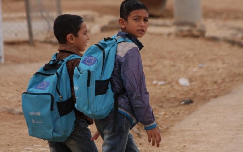 نقص قرطاسية وتأخير تسليم كتب الطلاب في مدارس “الزعتري”