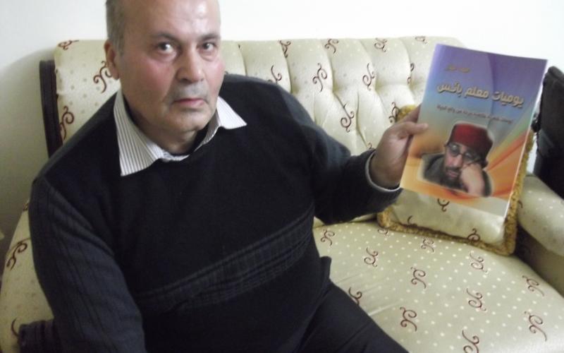 "يوميات" محمد عطير.. لوحات شعرية فكاهية تروي حياة "معلم بائس"