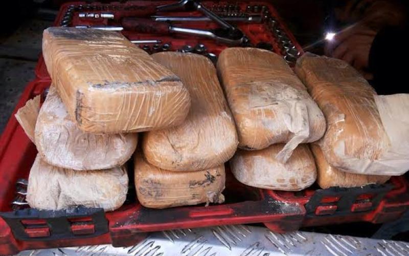 القبض على 5 بتهمة تهريب مخدرات