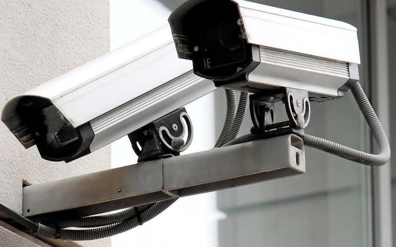 استفتاء: 68% يؤيدون نشر كاميرات أمام مدارس الإناث