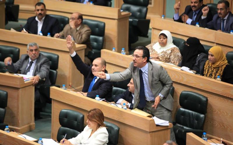 النواب يضيقون ذرعاً بالتستر على أسماء الفاسدين..وفقدان النصاب يلاحق المجلس