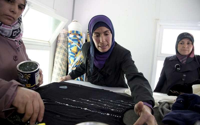 عمل السوريات في الأردن بين منع القانون وربّ عمل ينتهك الحقوق