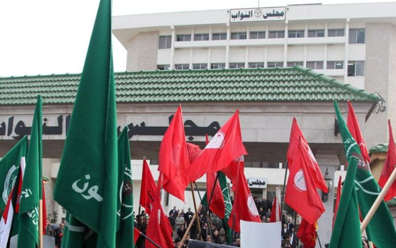 مطالب حزبية بتوازي مناقشة "حزمة قوانين الإصلاح"