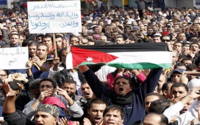 شباب الأزرق يبحثون عن عمل ولا يجدون