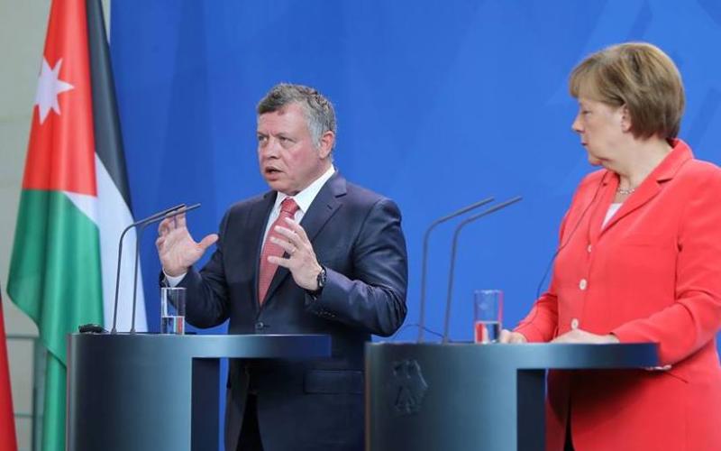 الملك: لا إجراءات للمشاركة بتدخل بري في اليمن