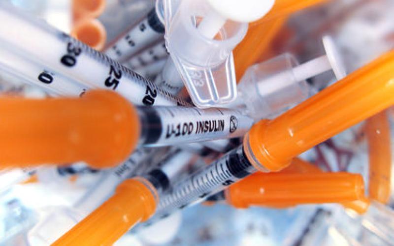 مخاطر القاء النفايات الطبية في القمامة وحرقها