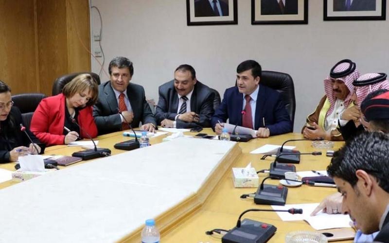 عقود عمل بين أصحاب "العمومي" والسائقين