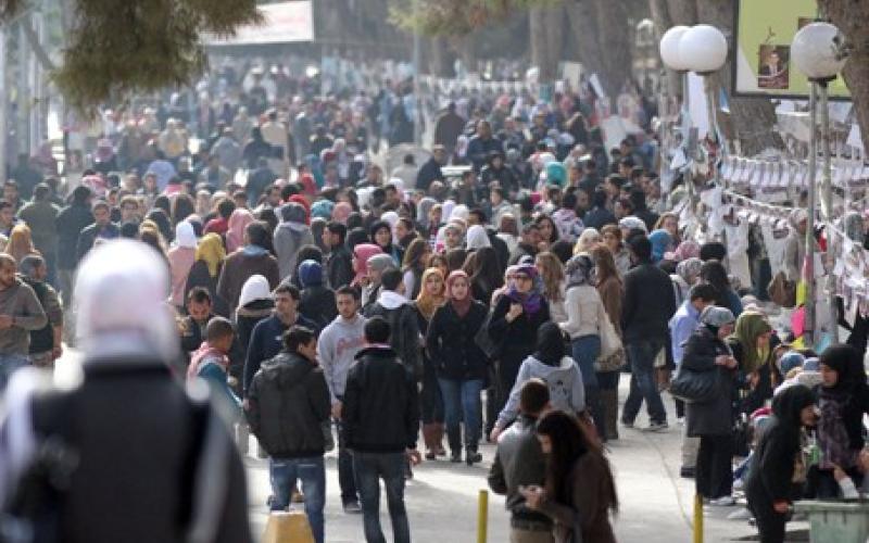 قرار رفع معدلات القبول الجامعي يقابل بالنقد والتشكيك