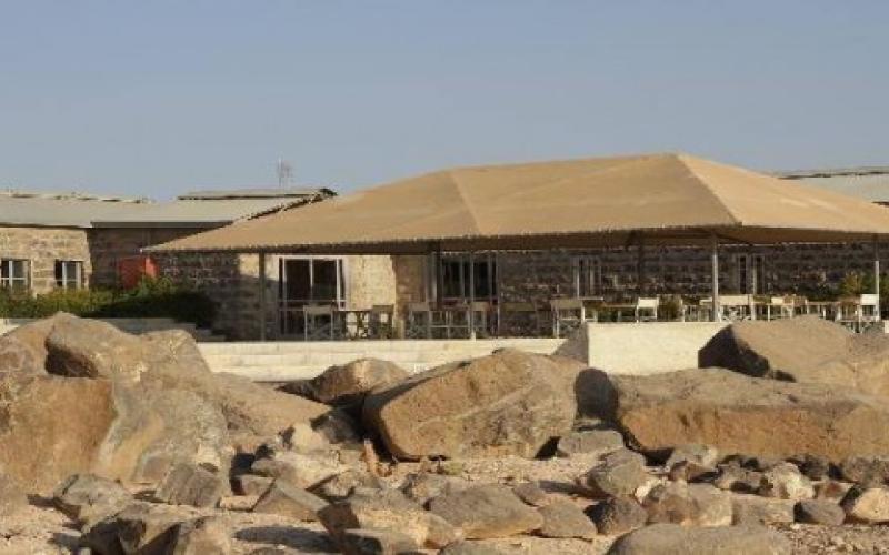 نزل الأزرق.. نقطة انطلاق السياحة في الواحة الصحراويّة