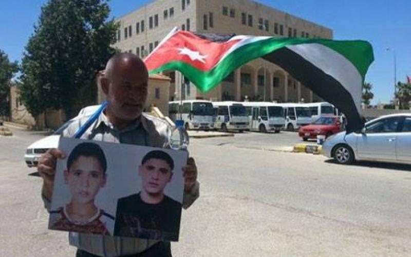 والد أصغر أسير أردني يزور ابنه