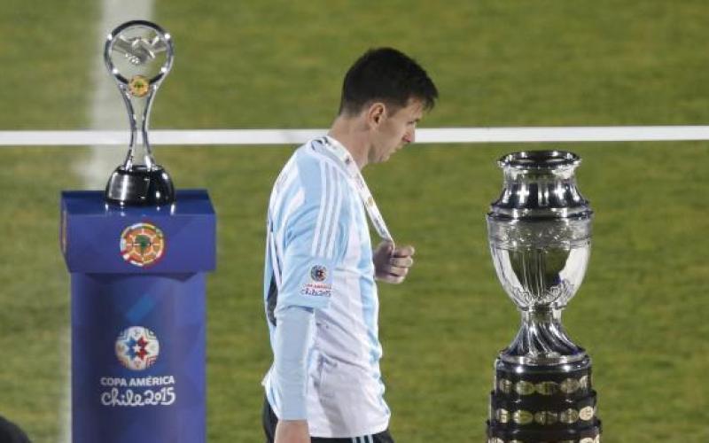 ميسي يرفض استلام جائزة أفضل لاعب في كوبا أمريكا – تقرير صوتي