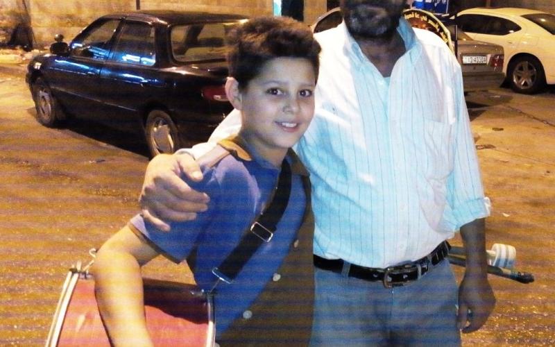 المسحراتي.. مهنة موسمية من ايقاظ الناس لإلتقاط الصور