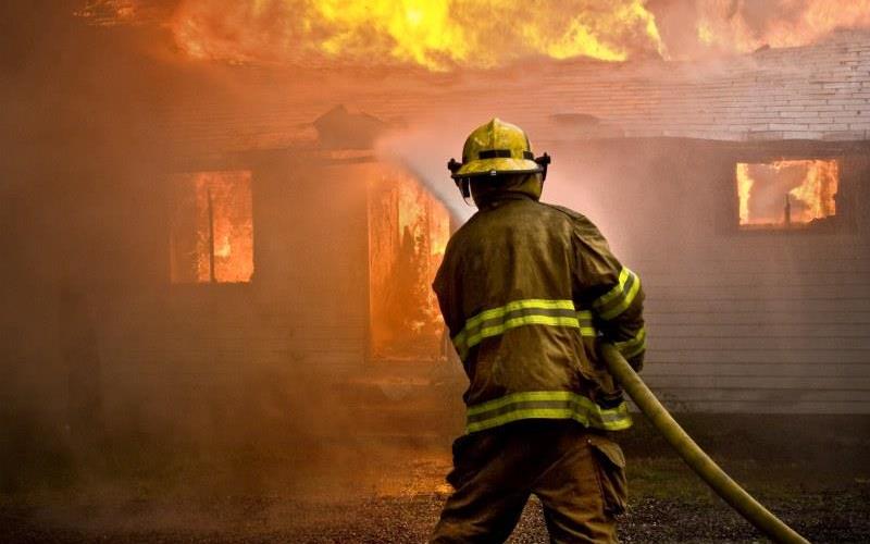 إصابة 3 أشخاص بحريق في سحاب