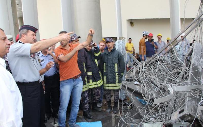 "العمل" تحقق بوفاة عاملين إثر سقوطهما عن رافعة