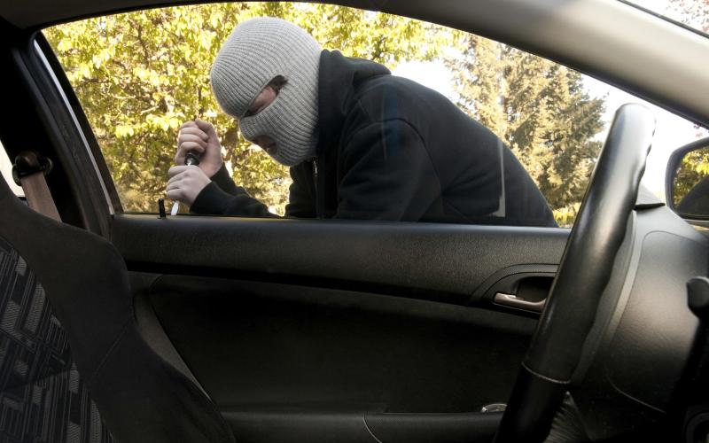 القبض على مطلوبين بسرقة سيارات جنوب عمّان