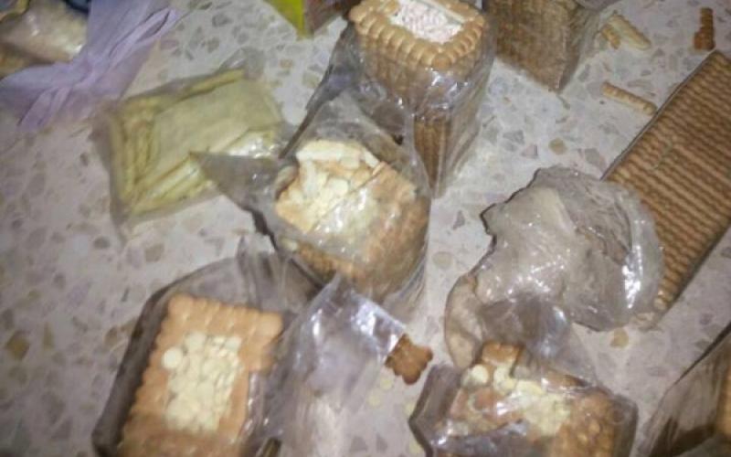 إحباط تهريب حبوب مخدرة بعلب بسكويت