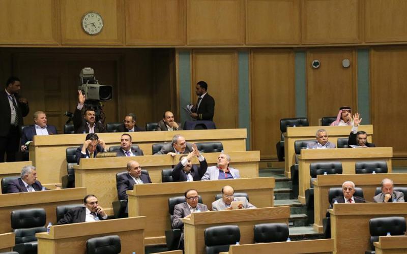 النواب يشرع باللامركزية..ويمنح المرأة كوتا 15%