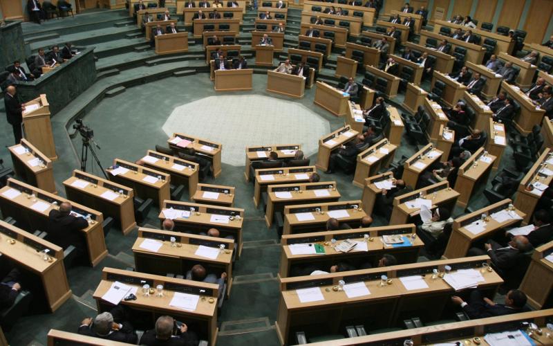 مجلس النواب ينقسم حول الاستثمار الأجنبي في سوق الصرافة
