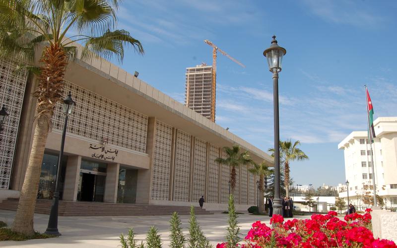 اشادة زرقاوية بقرار "الاعيان" تخصيص كوتا للنساء بمجالس المحافظات