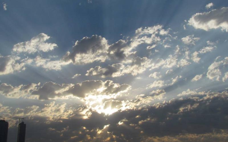 أجواء لطيفة وأمطار محتملة