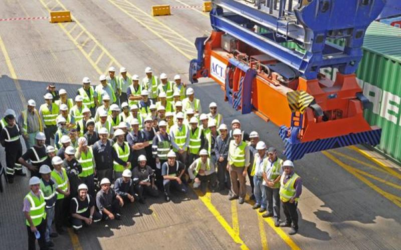 بعد تسريحهم.. عمّال في الميناء يرفضون العودة بأجور أقل