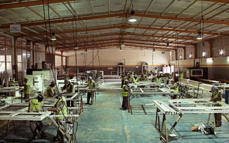 تخفيض التعرفة الجمركية يثير مخاوف "الصناعات المحلية"