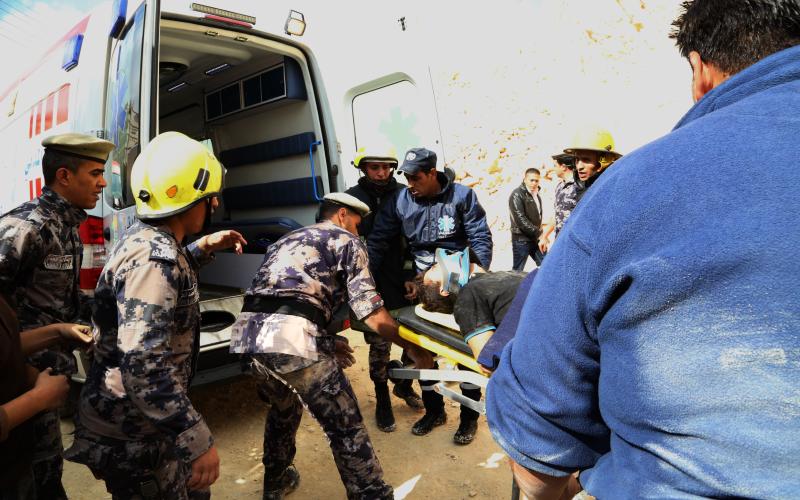 إنقاذ محاصر في حفّار مجنزرة بعبدون