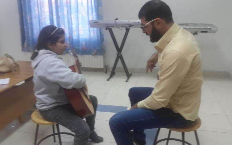 دورات اثرائية مجانية لاطفال الزرقاء في مركز الاميرة سلمى