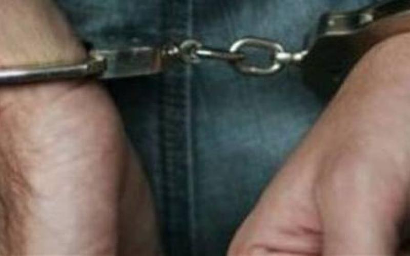 القبض على مطلوب بقضايا مخدرات