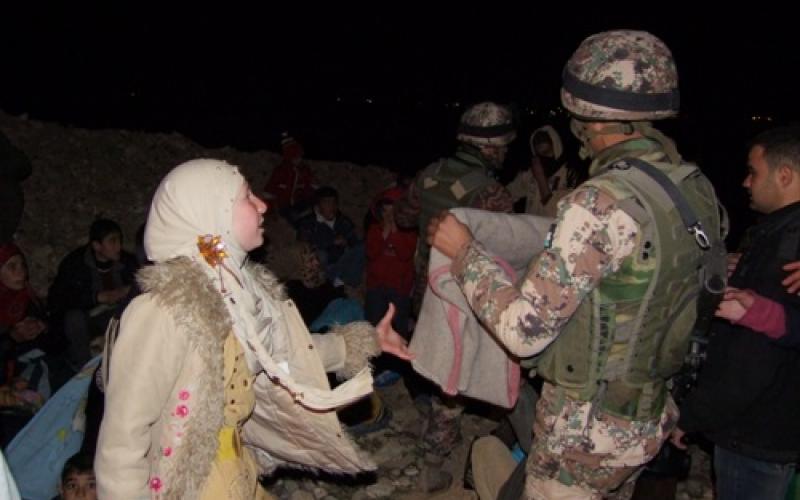 دخول 100 لاجئ سوري للأردن